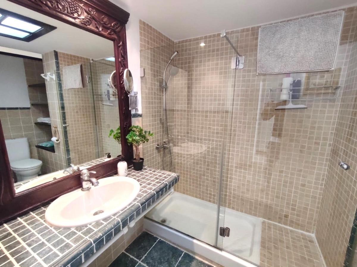 Very Lightful Apartment. Incredible Sea Views. Big Terrace, Swimming Pool. Ac. Very Close To Alicante City Center. Bagian luar foto